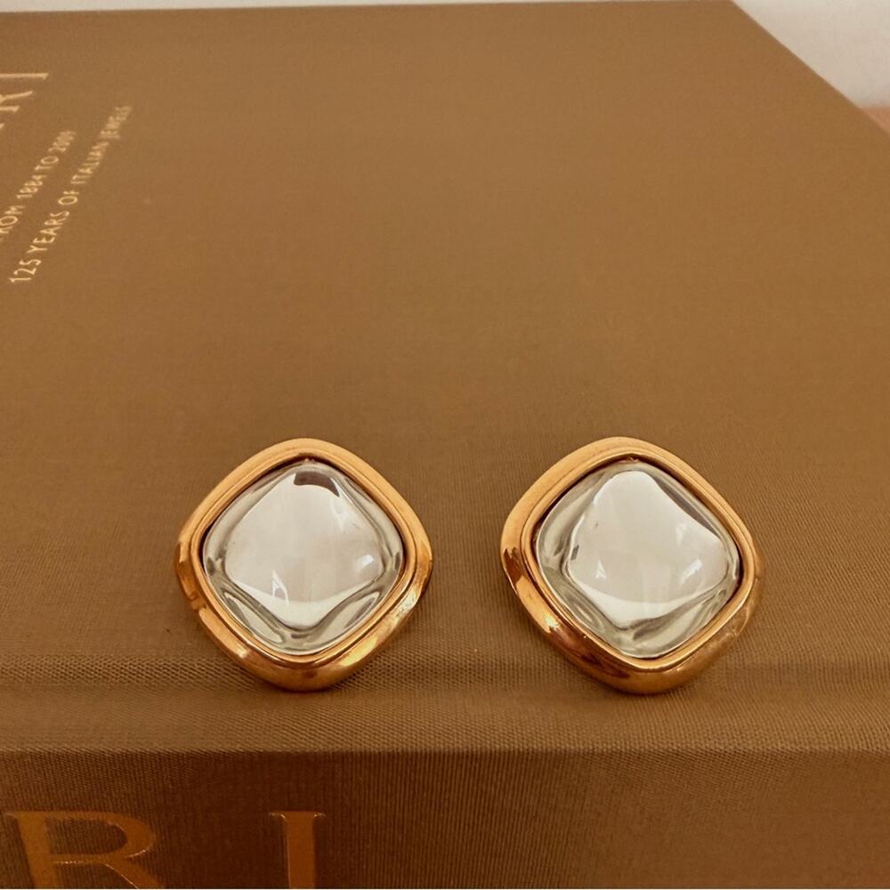 Vintage Trifari signed gold Tone Clear glass stone diamond shape Earrings